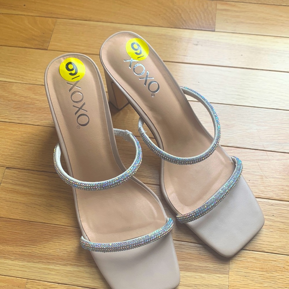 XOXO NWT GORGEOUS SHOES NUDE BASE AND RHINESTONE ON STRAPS, WILL FIT SIZE 8-9